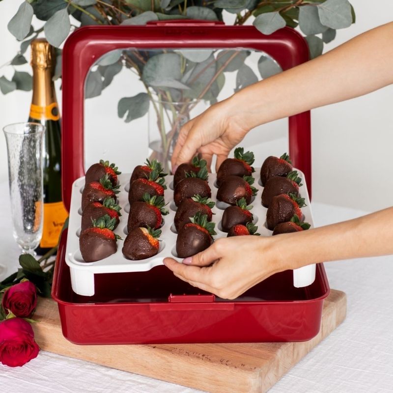 http://willowgift.com/cdn/shop/products/red-strawberries-chocolate-hero_a9cf5dc6-72b8-423b-b46d-6ab3f4e1823a_1200x1200.jpg?v=1635959671